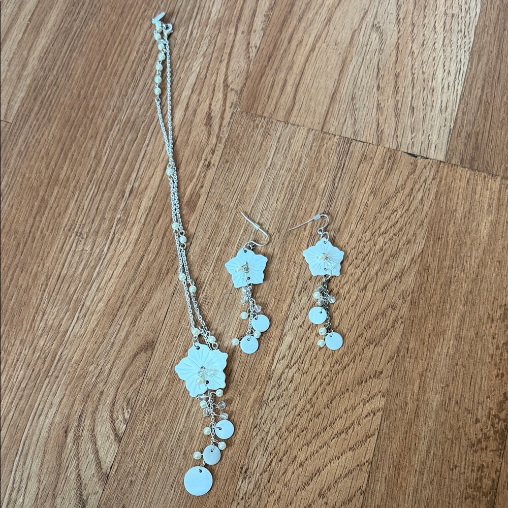 Avon White and silver Floral Dangle Necklace & Earrings Set